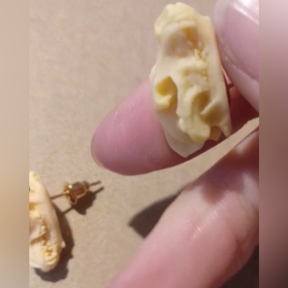 “Animal Skull” Dinosaur Sabertooth Wolf Dog Oddity Creepy Spooky Replica Studs - Picture 7 of 12